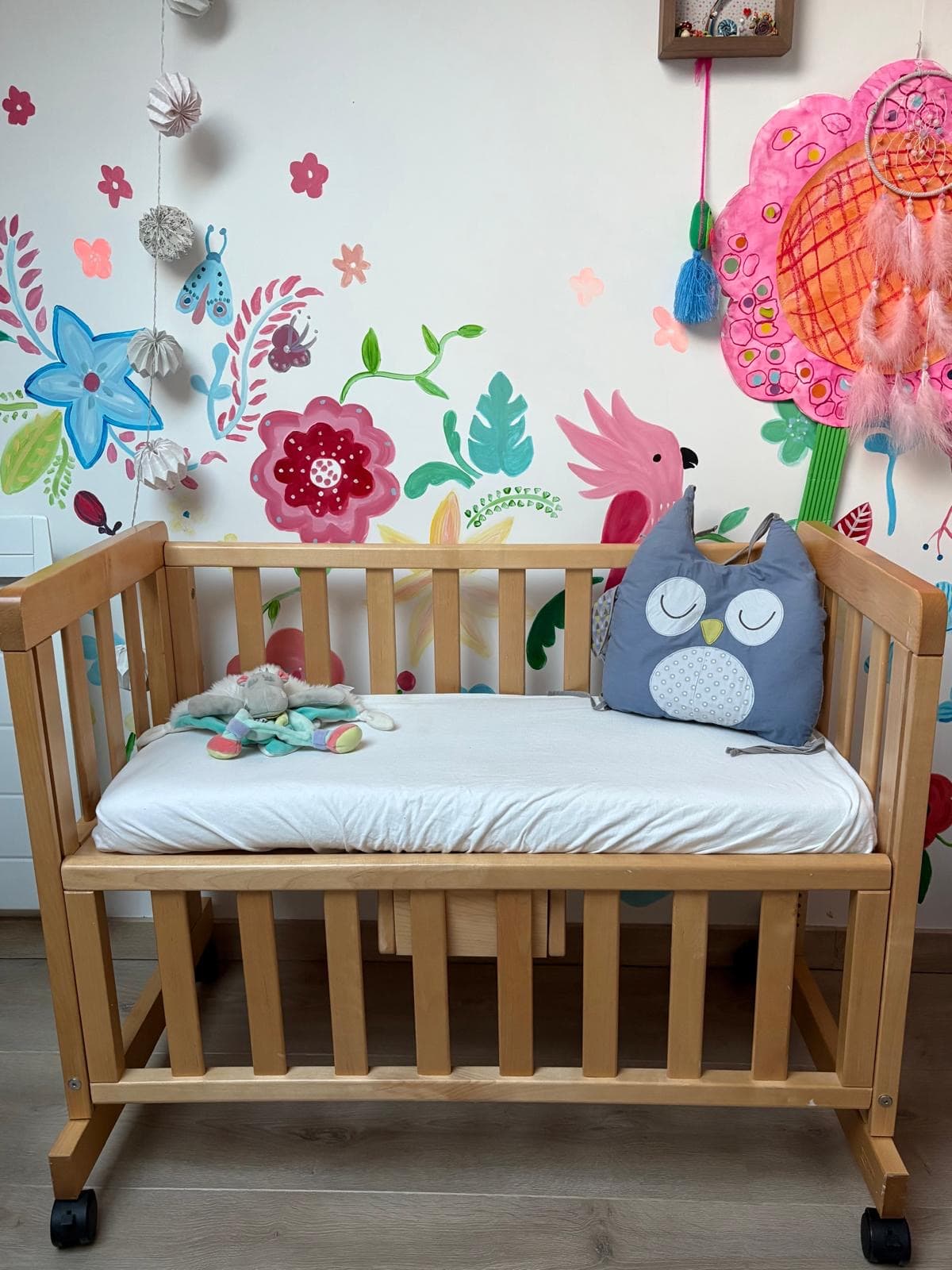 Chambre d’enfant - fleurs et ambiance tropicale - Vue 5